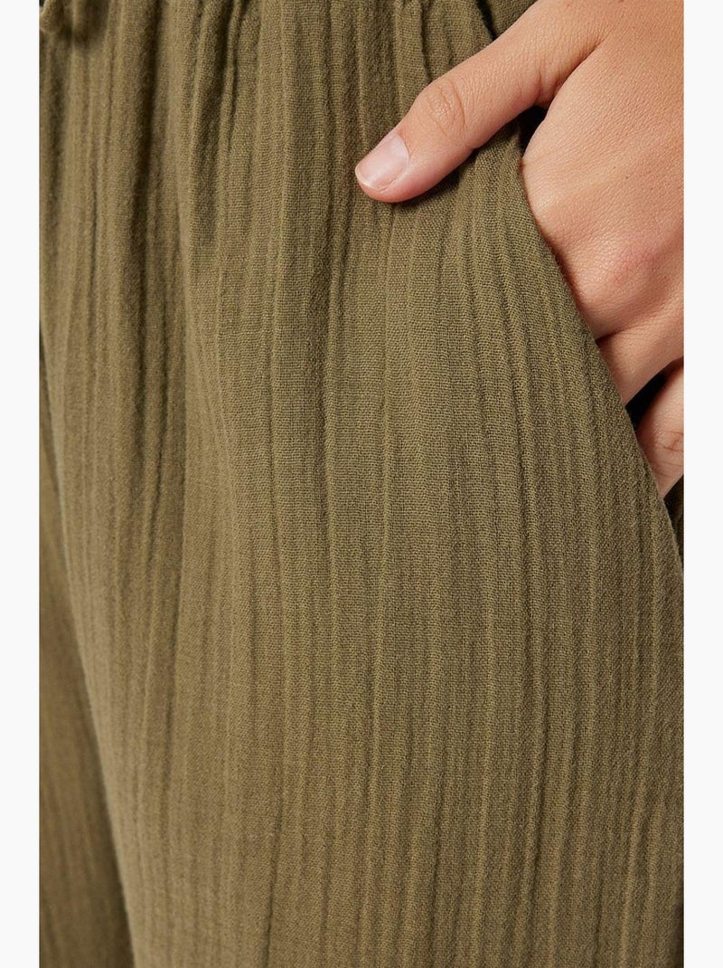 Wijde broek met trekkoord in de taille en biesdetail istanbul Kakigroen - Kiabi