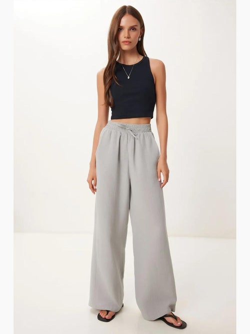 Wijde broek met trekkoord in de taille en biesdetail istanbul - Kiabi Wijde broek met trekkoord in de taille en biesdetail istanbul - Kiabi