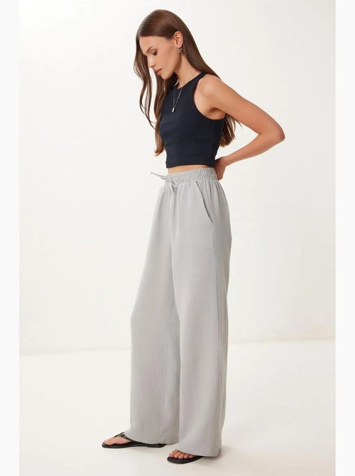 Wijde broek met trekkoord in de taille en biesdetail istanbul - Kiabi Wijde broek met trekkoord in de taille en biesdetail istanbul - Kiabi