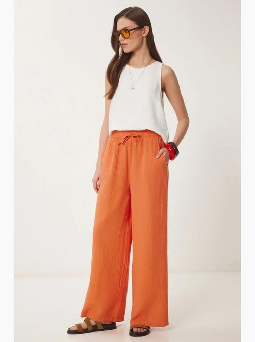 Wijde broek met trekkoord in de taille en biesdetail istanbul - Kiabi Wijde broek met trekkoord in de taille en biesdetail istanbul - Kiabi