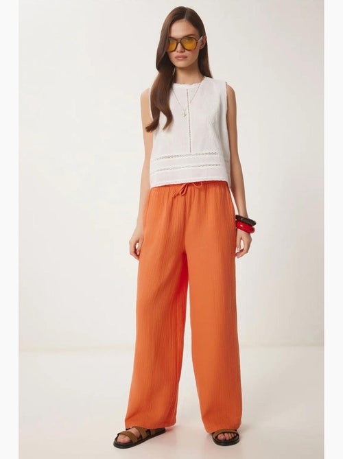 Wijde broek met trekkoord in de taille en biesdetail istanbul - Kiabi Wijde broek met trekkoord in de taille en biesdetail istanbul - Kiabi