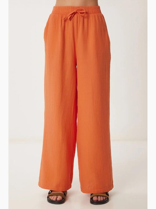 Wijde broek met trekkoord in de taille en biesdetail istanbul - Kiabi Wijde broek met trekkoord in de taille en biesdetail istanbul - Kiabi