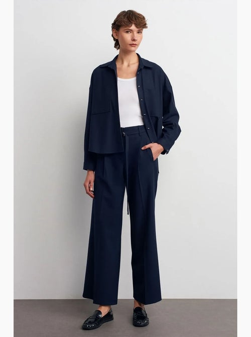 Wijde crêpe broek met ceintuur dilvin - Kiabi Wijde crêpe broek met ceintuur dilvin - Kiabi