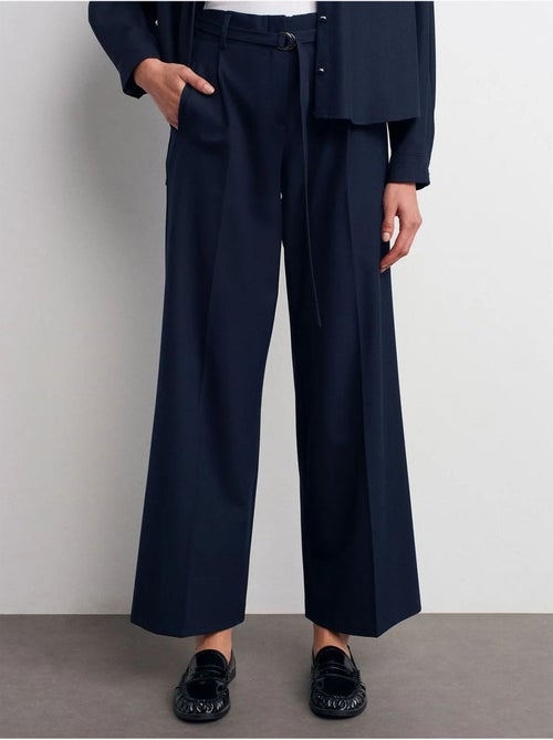 Wijde crêpe broek met ceintuur dilvin - Kiabi Wijde crêpe broek met ceintuur dilvin - Kiabi