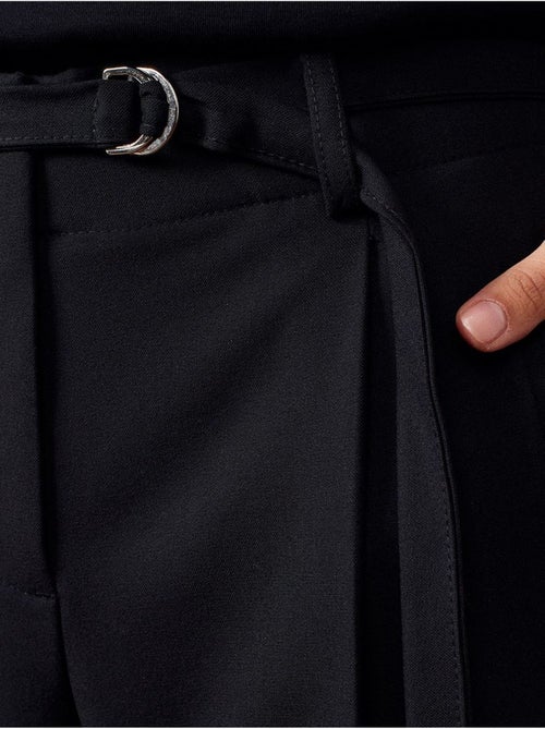 Wijde crêpe broek met ceintuur dilvin - Kiabi Wijde crêpe broek met ceintuur dilvin - Kiabi