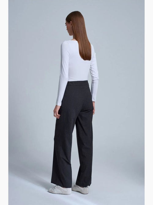 Wijde crêpe broek met trekkoord dilvin - Kiabi Wijde crêpe broek met trekkoord dilvin - Kiabi