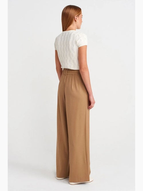 Wijde crêpe broek met trekkoord in de taille dilvin - Kiabi Wijde crêpe broek met trekkoord in de taille dilvin - Kiabi