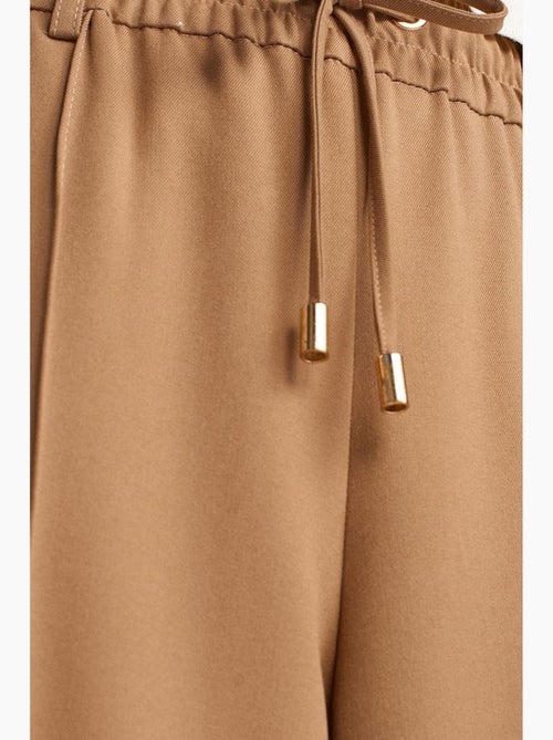 Wijde crêpe broek met trekkoord in de taille dilvin - Kiabi Wijde crêpe broek met trekkoord in de taille dilvin - Kiabi