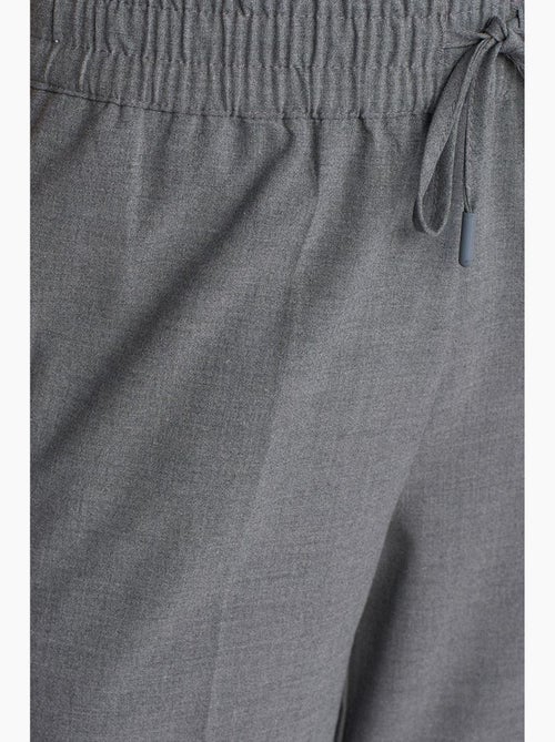 Wijde crêpe broek met trekkoord in de taille dilvin - Kiabi Wijde crêpe broek met trekkoord in de taille dilvin - Kiabi