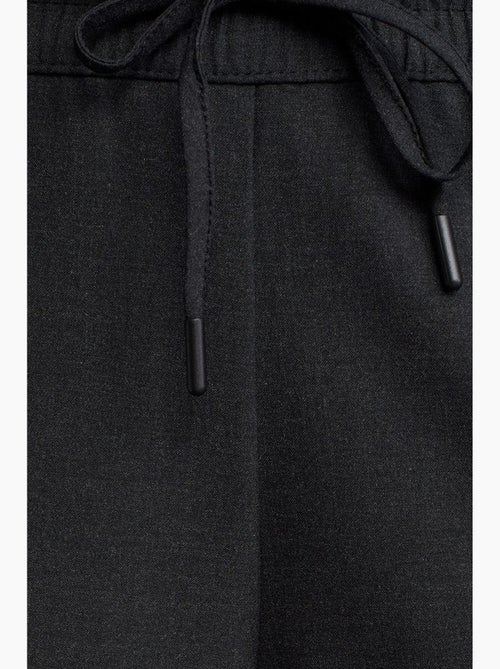 Wijde crêpe broek met trekkoord in de taille dilvin - Kiabi Wijde crêpe broek met trekkoord in de taille dilvin - Kiabi