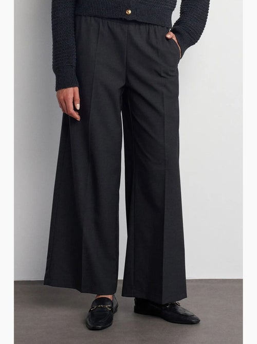 Wijde crêpe broek met trekkoord in de taille dilvin - Kiabi Wijde crêpe broek met trekkoord in de taille dilvin - Kiabi