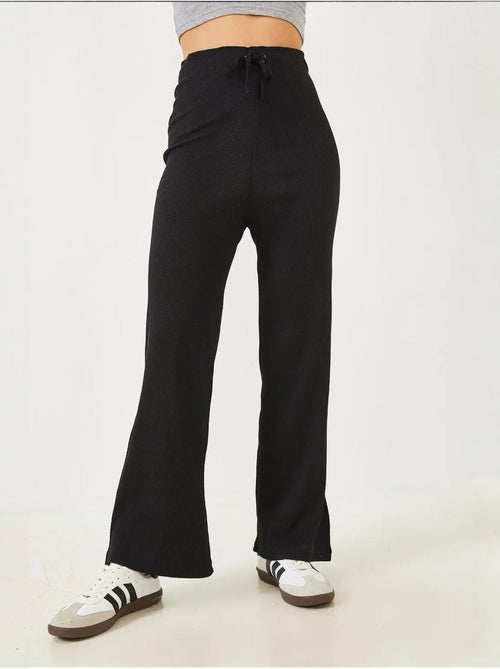 Wijde geribbelde broek met strikceintuur lucci - Kiabi Wijde geribbelde broek met strikceintuur lucci - Kiabi