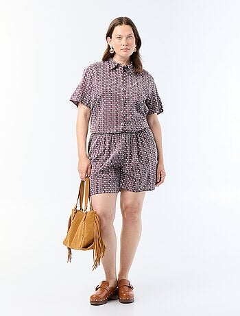 Wijde short met geborduurde prints
