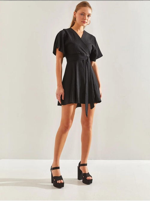 Wikkeljurk met strikceintuur en korte broek lucci - Kiabi Wikkeljurk met strikceintuur en korte broek lucci - Kiabi