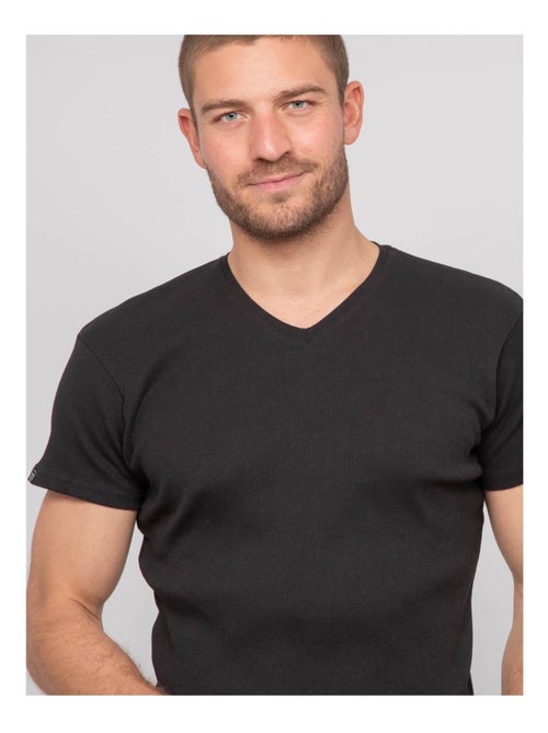 William geribbeld katoenen t-shirt met v-hals - Kiabi William geribbeld katoenen t-shirt met v-hals - Kiabi