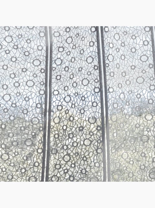 Windscherm van gebreid materiaal met opengewerkte cirkels - Kiabi Windscherm van gebreid materiaal met opengewerkte cirkels - Kiabi