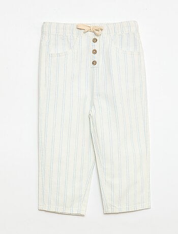 Witte broek met fijne streepjes