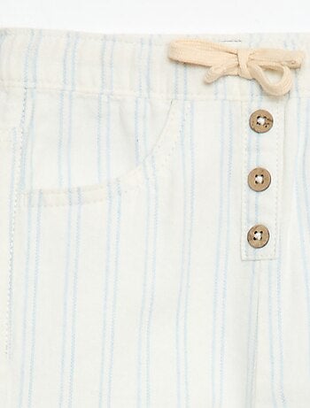 Witte broek met fijne streepjes