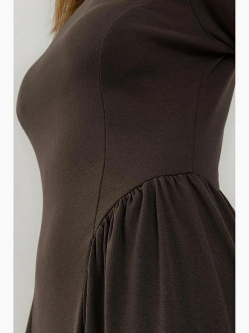 Zachte mini-jurk met textuur en boothals hiccup - Kiabi Zachte mini-jurk met textuur en boothals hiccup - Kiabi