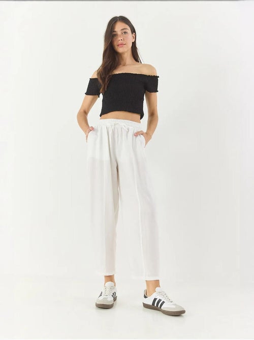 Zomerbroek met wortelmotief en riem en zakdetails lucci - Kiabi Zomerbroek met wortelmotief en riem en zakdetails lucci - Kiabi
