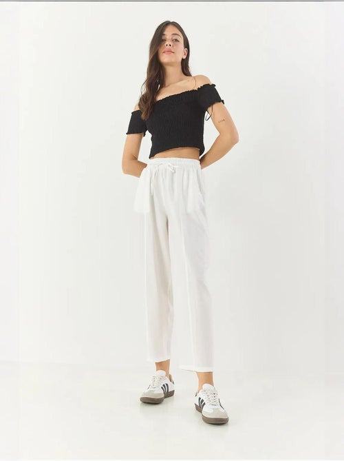 Zomerbroek met wortelmotief en riem en zakdetails lucci - Kiabi Zomerbroek met wortelmotief en riem en zakdetails lucci - Kiabi
