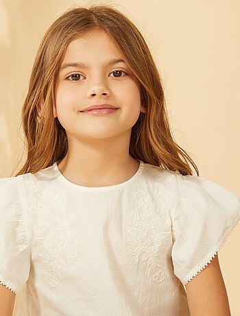 Bloesje met korte mouwen met borduursels