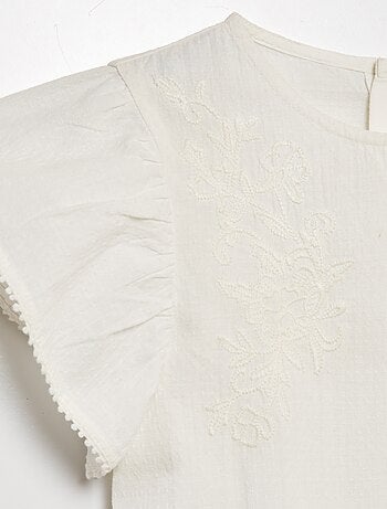 Bloesje met korte mouwen met borduursels
