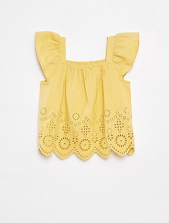 Bloesje met smokwerk en broderie anglaise