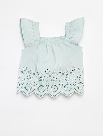 Bloesje met smokwerk en broderie anglaise