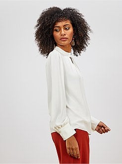 Blouse met een hoge kraag en V-hals - Kiabi