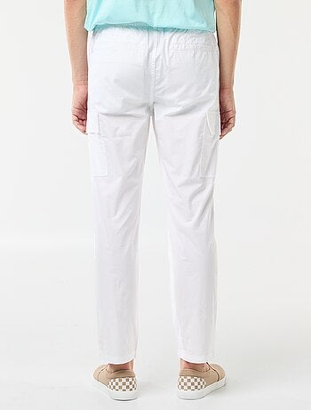 Broek met veel zakken en elastische tailleband met strikkoordje