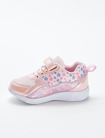 Disney-sneakers met Stitch-print en lichtgevende zolen