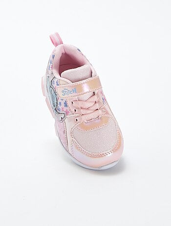 Disney-sneakers met Stitch-print en lichtgevende zolen