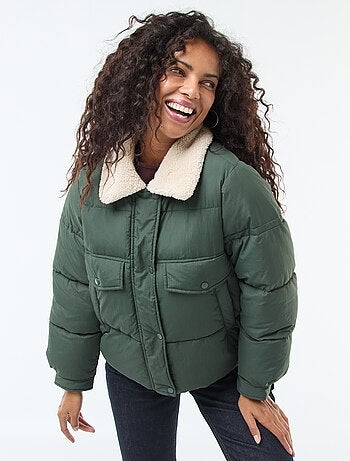 Doorgestikt donsjack met kraag met schapenvachteffect