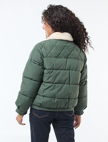 Doorgestikt donsjack met kraag met schapenvachteffect