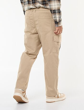 Effen broek met zakken en riemlussen