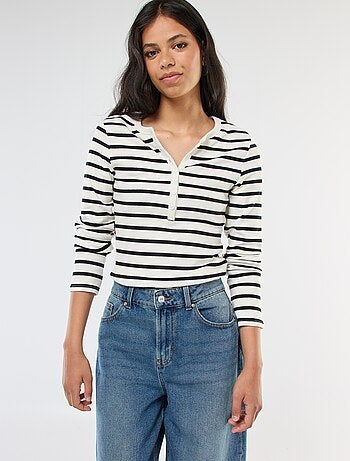 Effen T-shirt van ribstof met henleykraag