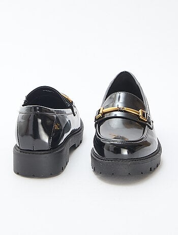 Gelakte loafers met goudkleurig bandje