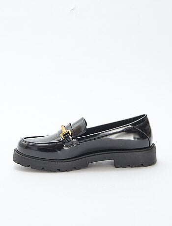 Gelakte loafers met goudkleurig bandje
