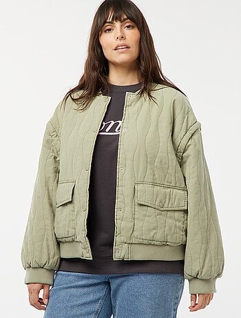 Gewatteerd, katoenen jasje met sierstiksel in verticale golflijnen