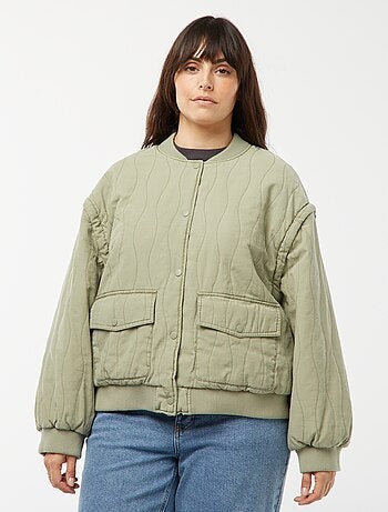 Gewatteerd, katoenen jasje met sierstiksel in verticale golflijnen