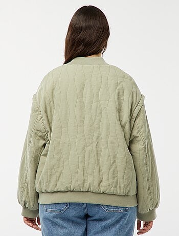 Gewatteerd, katoenen jasje met sierstiksel in verticale golflijnen