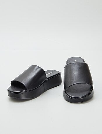 Instappers van imitatieleer met sleehak