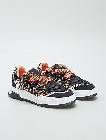 Lage sneakers met dikke zolen en fantasieveters