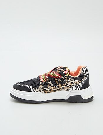 Lage sneakers met dikke zolen en fantasieveters