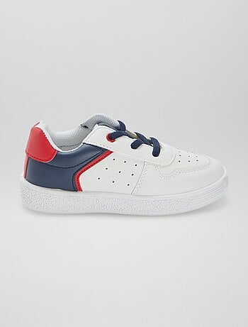 Lage sneakers met vetersluiting