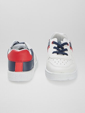 Lage sneakers met vetersluiting