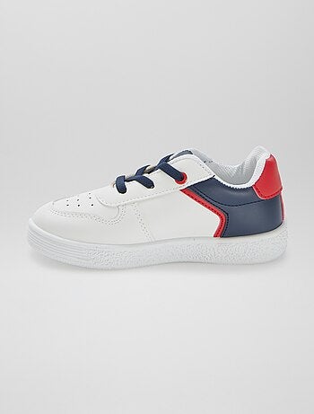Lage sneakers met vetersluiting