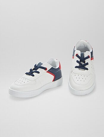 Lage sneakers met vetersluiting