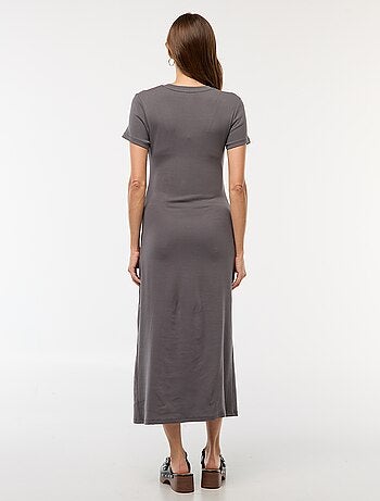 Lange aansluitende zwangerschapsjurk